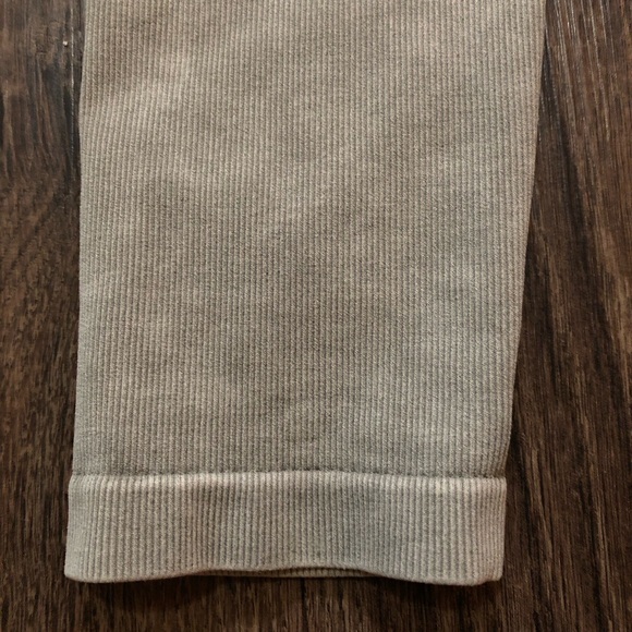 H&M Sage Green Ribbed Seamless Leggings - Picture 13 of 15